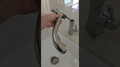 Is this kitchen faucet suppose to come apart?
