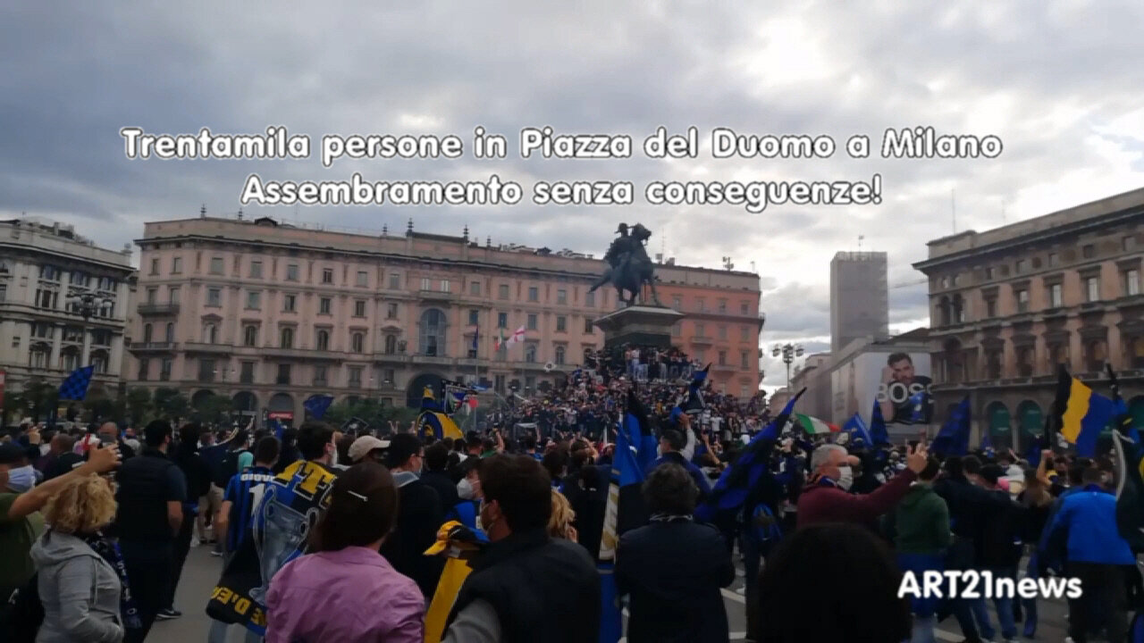 Trentamila persone in Piazza del Duomo a Milano Assembramento senza conseguenze!