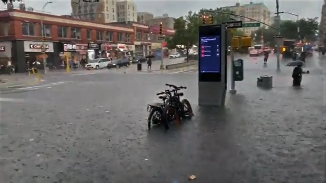 La tormenta tropical Elsa inunda las calles y estaciones del metro de Nueva York