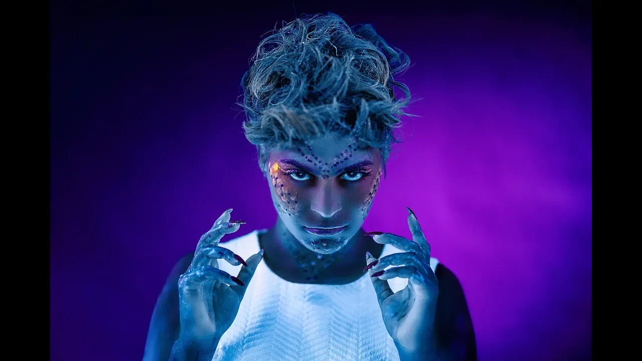Black Light Special! Photo Shoot using Fog, Black Lights, Tubes and more with the Canon EOS R