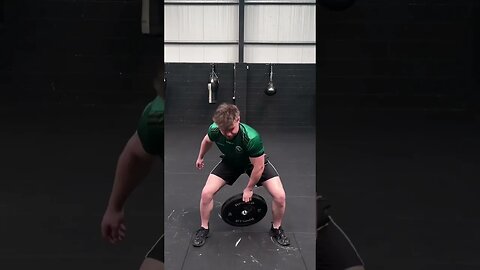 PLATE FLIP CHALLENGE 🏋️‍♀️😎 Who thinks they could do it with a 20KG plate??