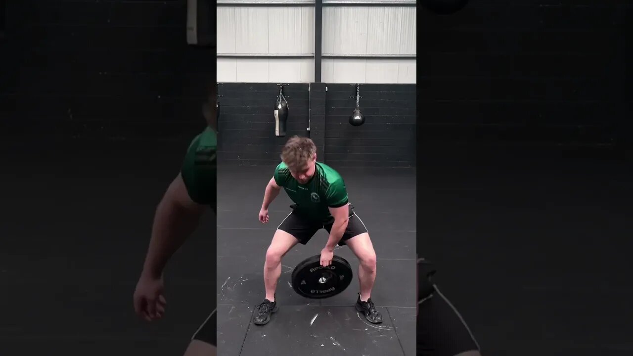 PLATE FLIP CHALLENGE 🏋️‍♀️😎 Who thinks they could do it with a 20KG plate??