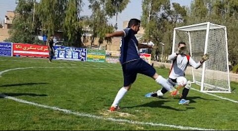 Football goalkeeper Lion style catch