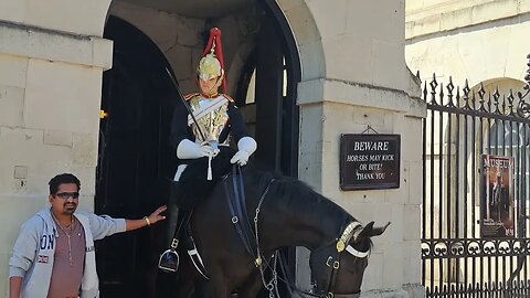 Touching the kings guard boot #horseguardsparade