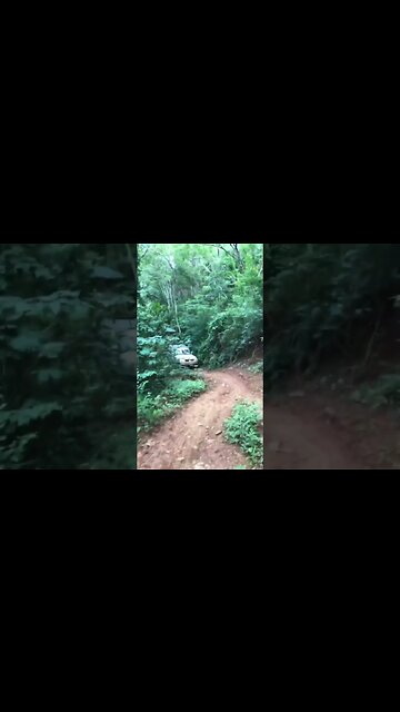 CAPOTA MAS NAO BRECA #offroad #trilha #4x4 #moc #mg #acelerando #cachoeira #meme #viralvideo #shorts