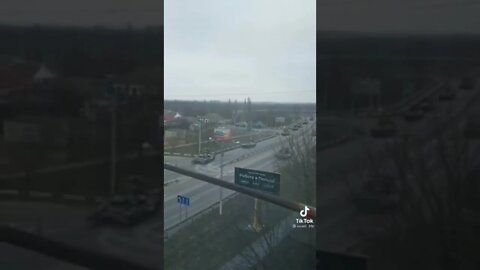 Russian Tanks do a U-Turn after spotting Zelensky waiting for them