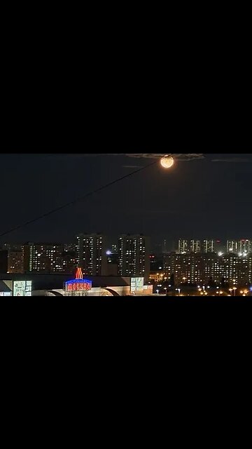 Uma superlua hipnotizante em Moscou,Завораживающее суперлуние в Москве