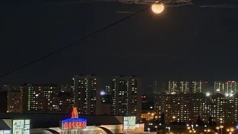 Uma superlua hipnotizante em Moscou,Завораживающее суперлуние в Москве