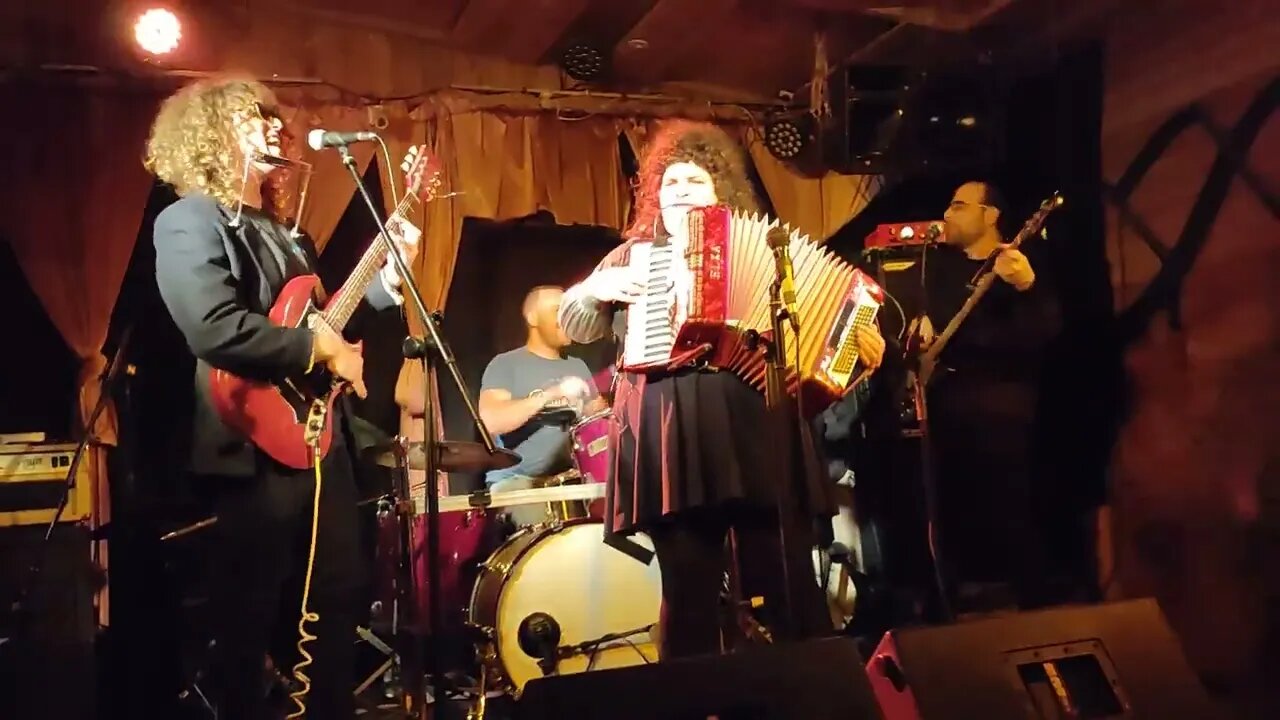 הראל קראוס והלהקה עם מיכל גולדשטיין - כמה פעמים