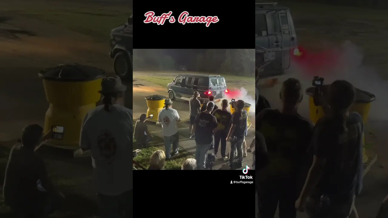Who needs Snapchat when you can do smoky burnouts in #BrianVANtana #nonamenationals #ducttapedrags