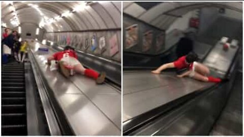 Aj! Så här går det om man försöker ta en genväg nerför rulltrappan!