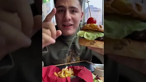CAT COSTA ACEST BURGER? #oguritamica #mancare #mancaciosul