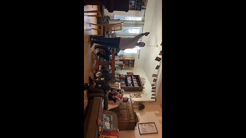 Coloring song by Petra. (Group singing)