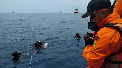 Divers Lose Signal Of Indonesian Plane's Voice Recorder