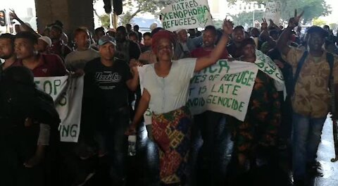 South Africa - Cape Town - Refugees Marching (Video) (W3R)