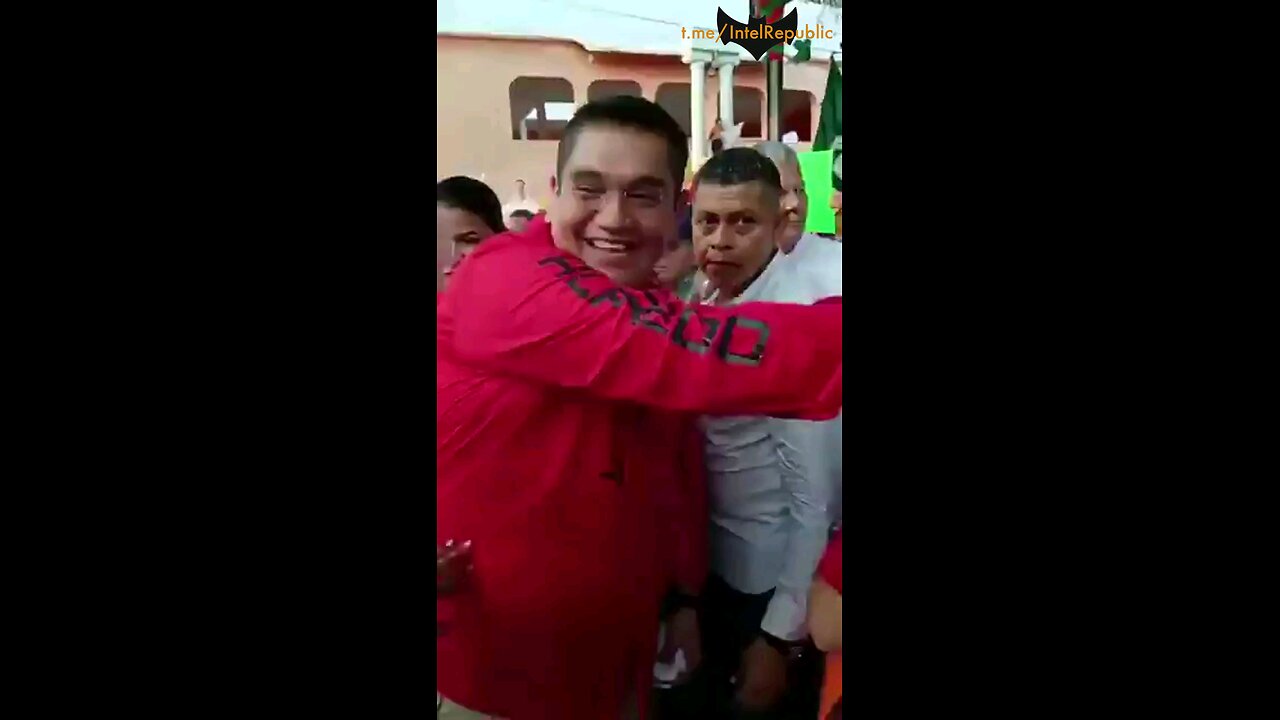 ⚡️🇲🇽BUDDING MEXICO MAYOR’S MURDER CAUGHT ON CAMERA (00:09 in left vid):