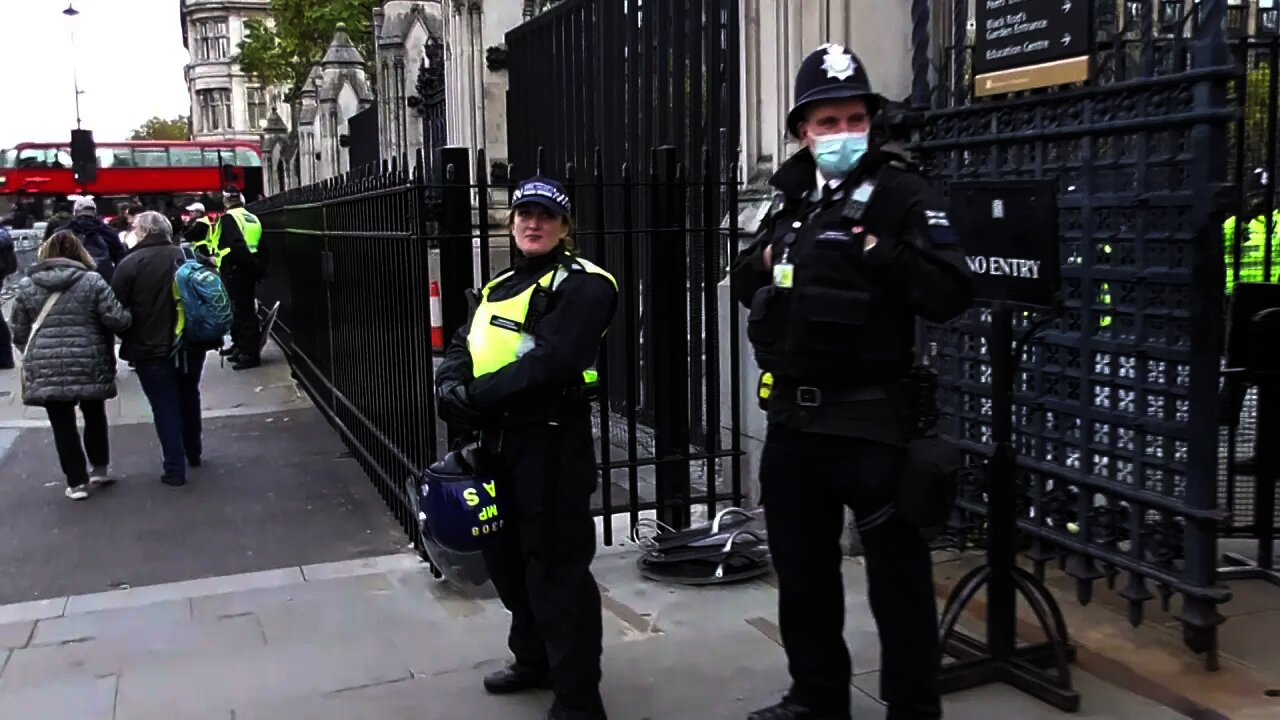 TSG POLICE GUARDING PARLIMENT WITH RIOT SHIELDS BEFORE THE PROTEST STARTS #MILLIONMASKMARCH