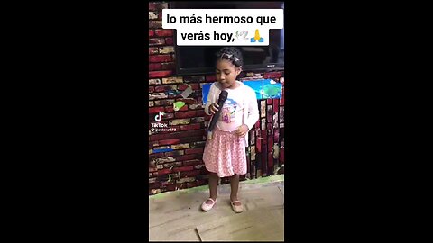 Escuche esta niña como habla