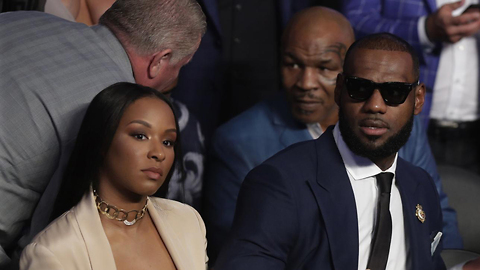 LeBron James PISSES OFF Mike Tyson During Mayweather-McGregor Fight