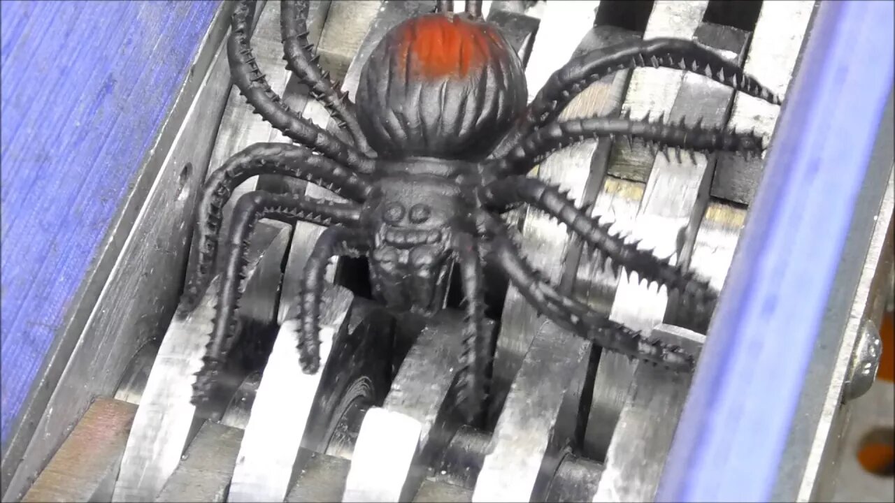 Shredding spider toys