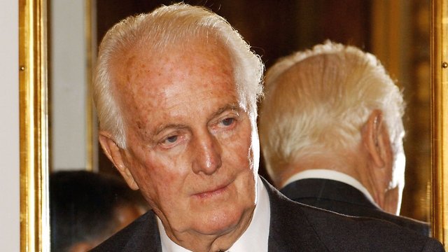 French Fashion Designer Hubert De Givenchy, 91, Is Dead