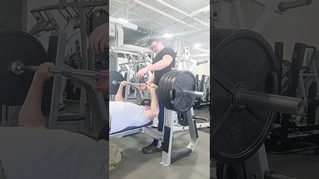 405lbs Raw bench, Crazy 🤪 old man, 61 years old