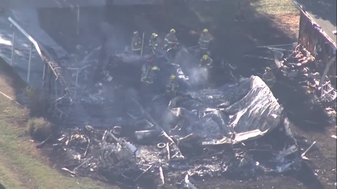 Helicopter crashes into mobile home park, setting homes on fire in Sebring, FL