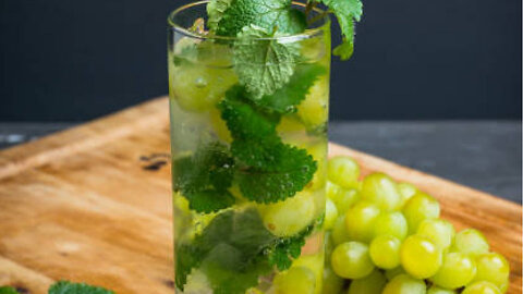 Sparkling White Grape & Mint Julep: Summer in a Sip!