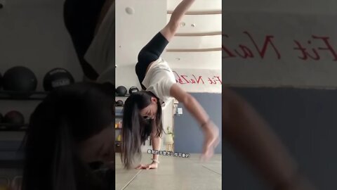 Chinese Girl Can Do It With One Hand