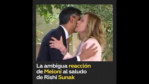 El efusivo saludo de Rishi Sunak y Georgia Meloni en Italia