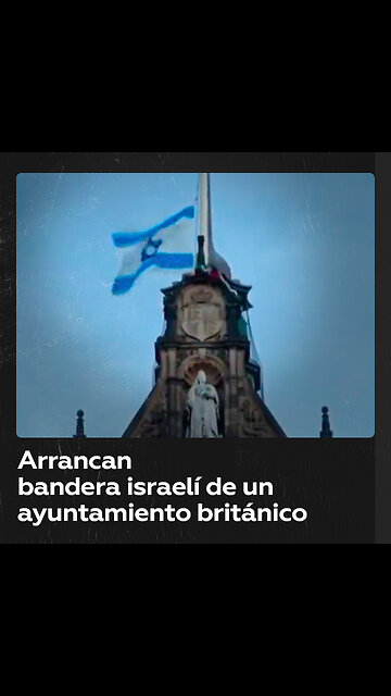 Manifestantes retiran la bandera israelí de un edificio público británico