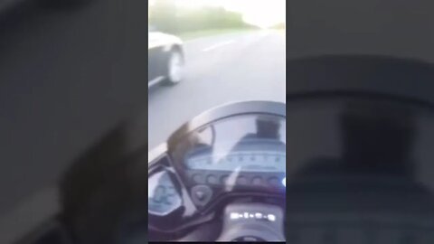 AUDI TT GETS OVERTAKEN WHILE OVER TAKING