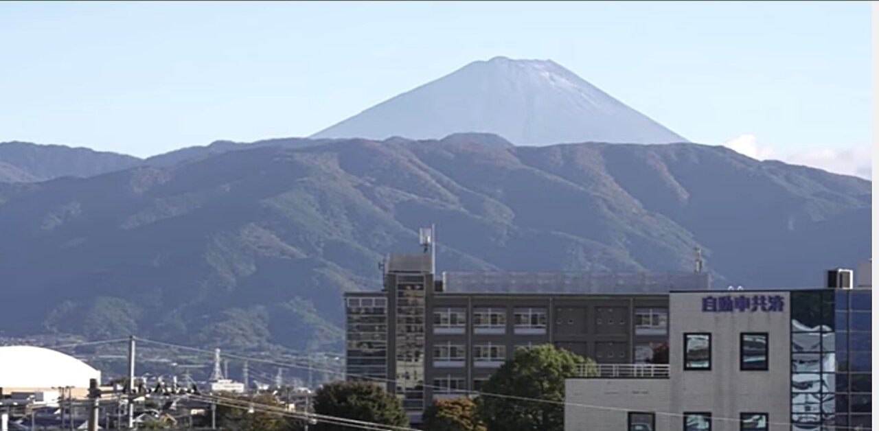 Snow 🌨️ finally arrives at Japan's Mount Fuji after the longest wait in 130 years | Reuters