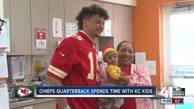 Chiefs quarterback spends time with KC kids