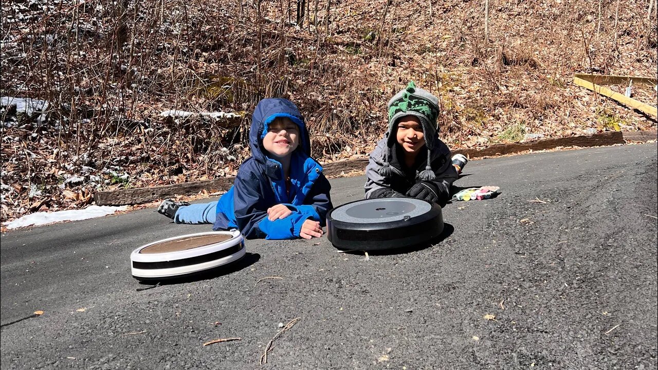 Roombas on the Mountain! Can the Robot Vacuums handle the steep driveway??? And the snow? 🤦‍♀️