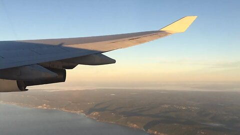 STUNNING Qantas B747-400ER landing at Sydney Airport