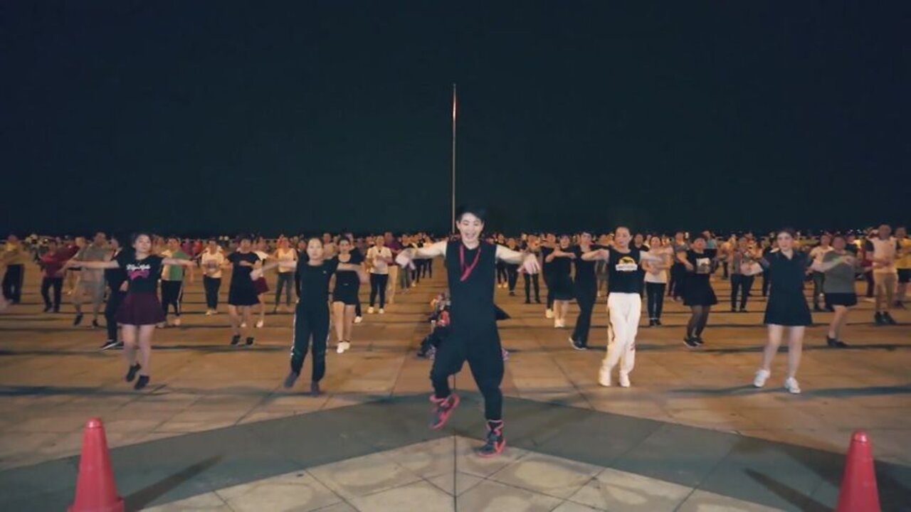 顺能广场舞《女人没有错》520快乐，欢快步子舞，活力无限，【順能炫舞團】