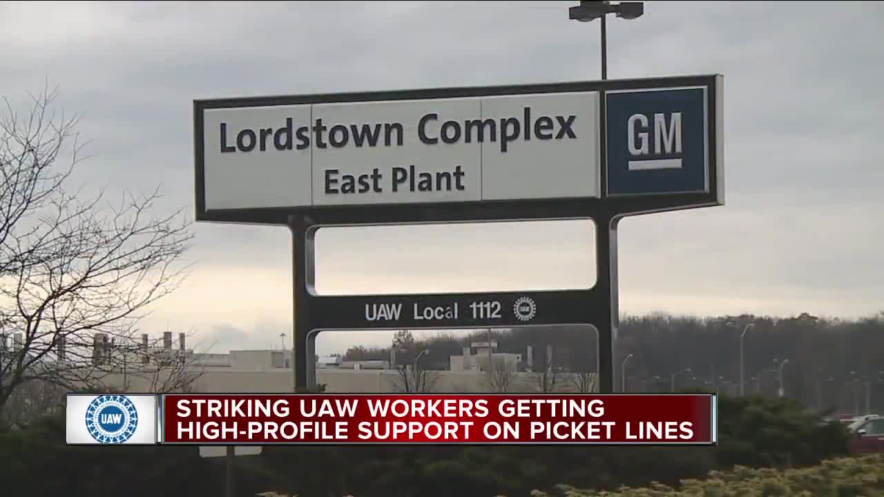 Striking UAW workers getting high-profile support on picket lines