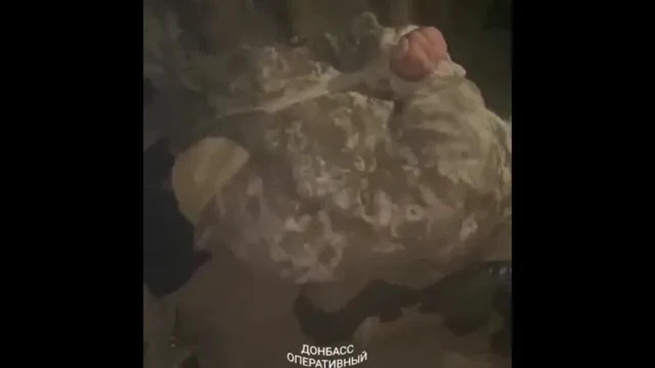Ukrainian soldiers mock Russian prisoner in Red Leman.