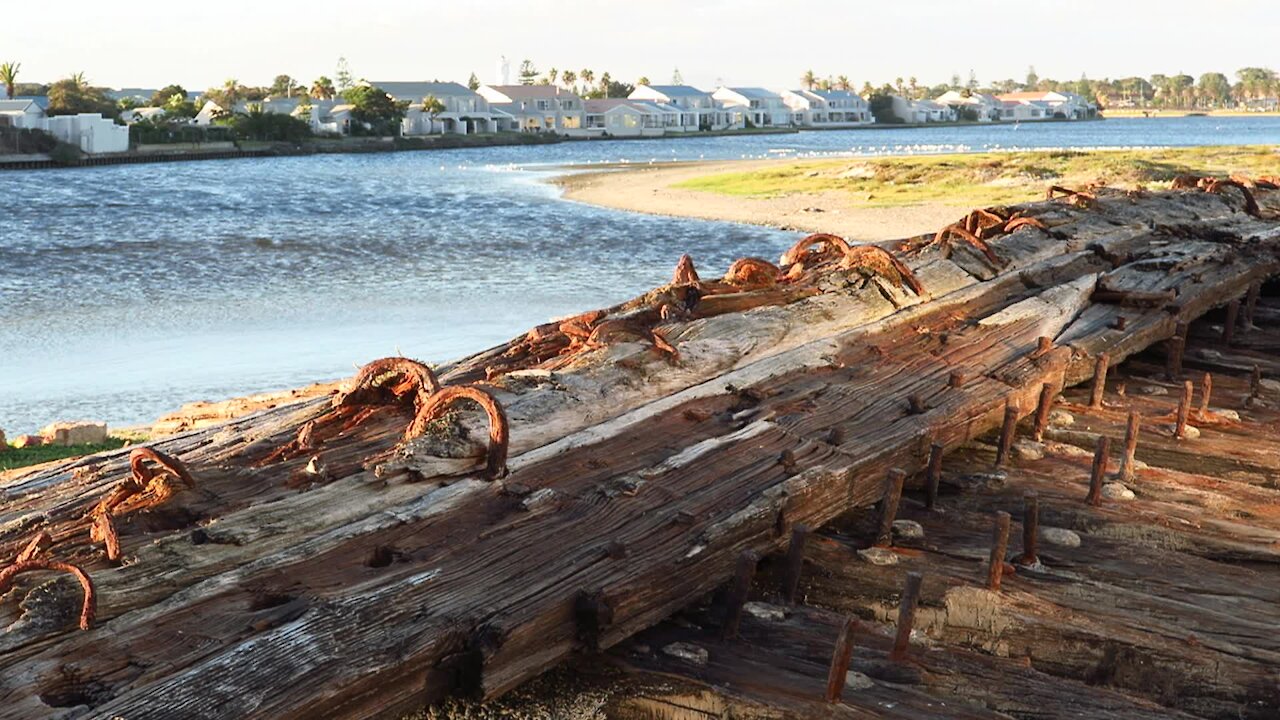 SOUTH AFRICA - Cape Town - Commodore II shipwreck (Video) (6Ut)