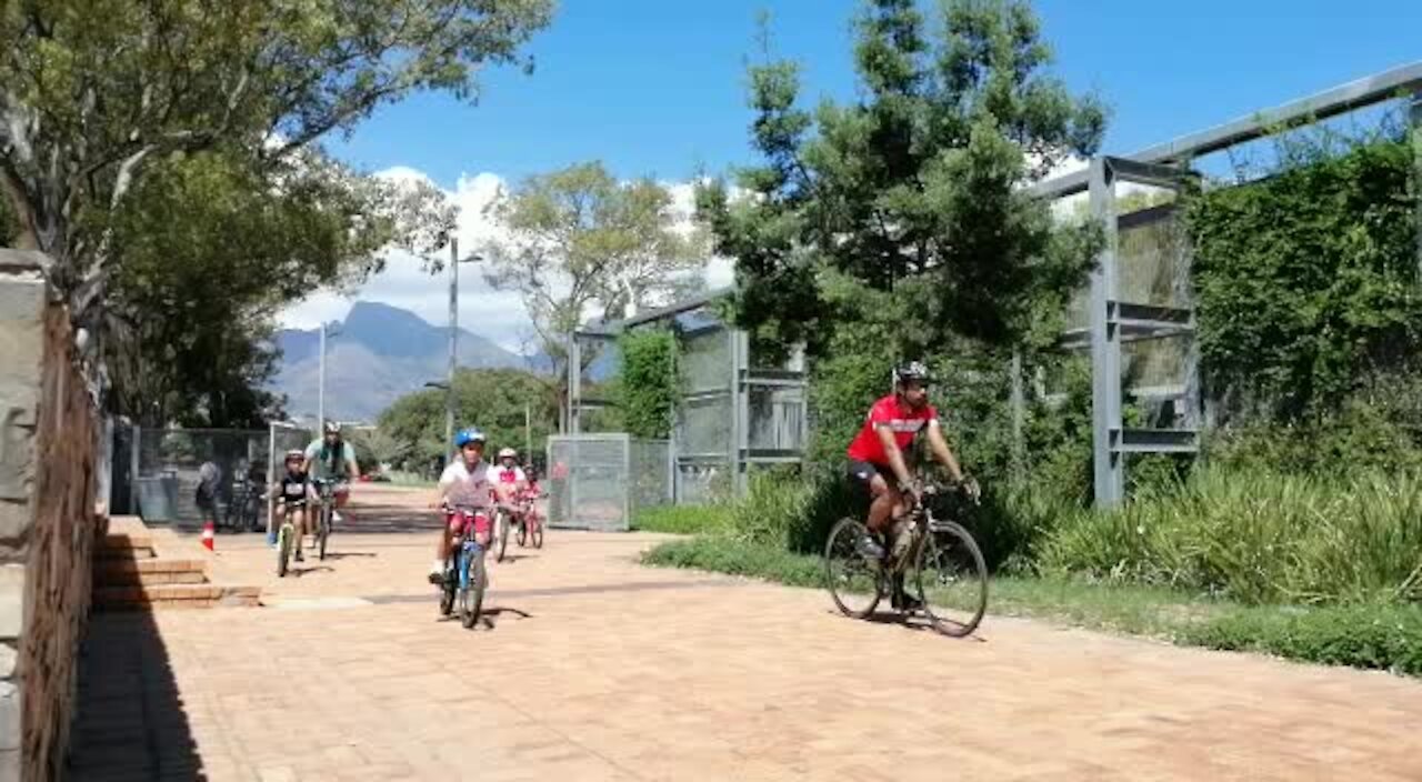 SOUTH AFRICA - Cape Town - Cape Town Junior Cycle Tour (Video) (5bu)