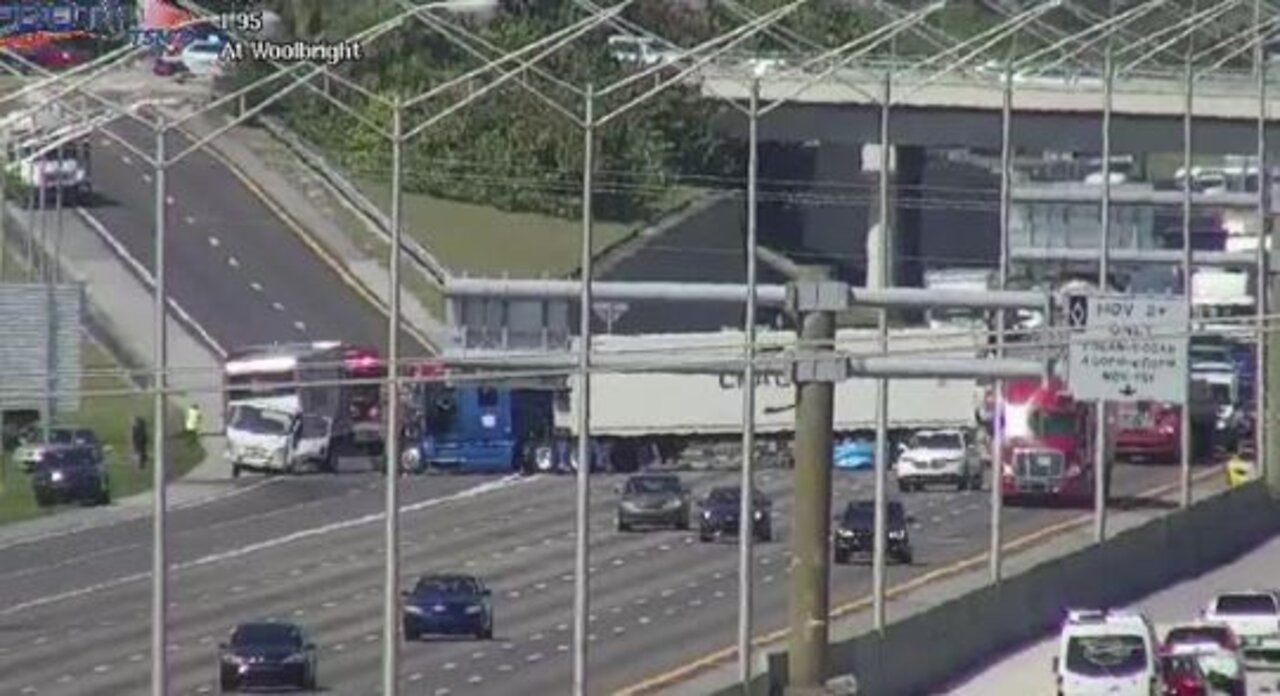 Fatal crash shuts down SB I-95 in Boynton Beach