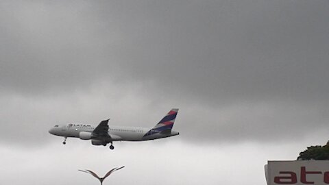 Airbus A320 PR-MYK on final approach coming from Guarulhos near to land in Manaus