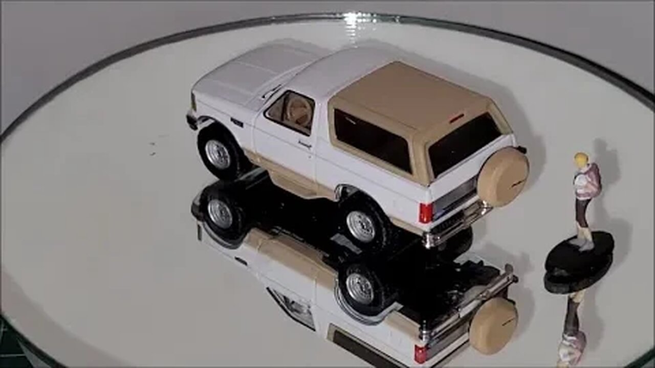 Premium Diecast Cars - Ford Bronco "Eddie Bauer" 1996 - Greenlight 1:64