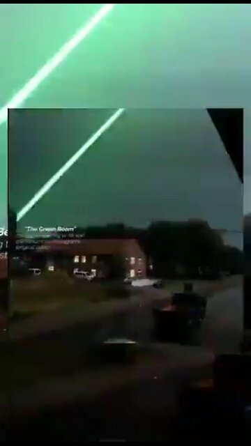 ⚠️ Home security camera captures GREEN LASER LIKE IMAGES coming from the sky