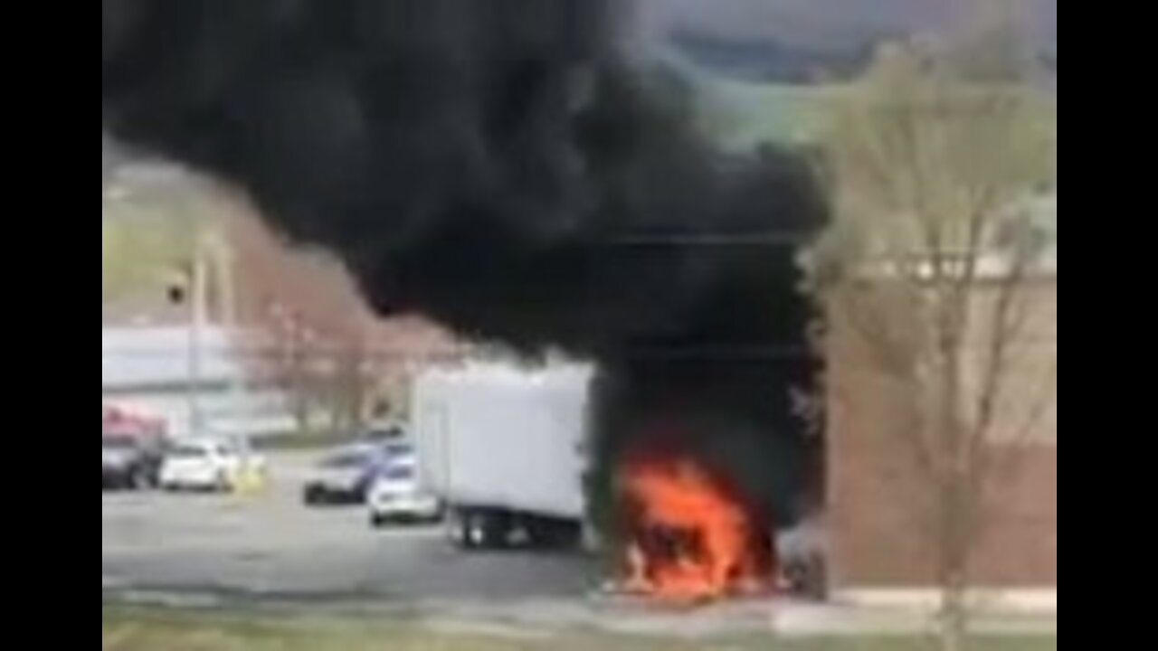 Camion en feu au IGA