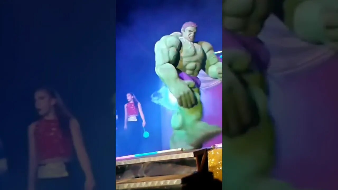 OS VINGADORES DANÇANDO NO CIRCO DA ALEGRIA, COM HULK, HOMEM-ARANHA E CAPITÃO AMÉRICA, LIKE