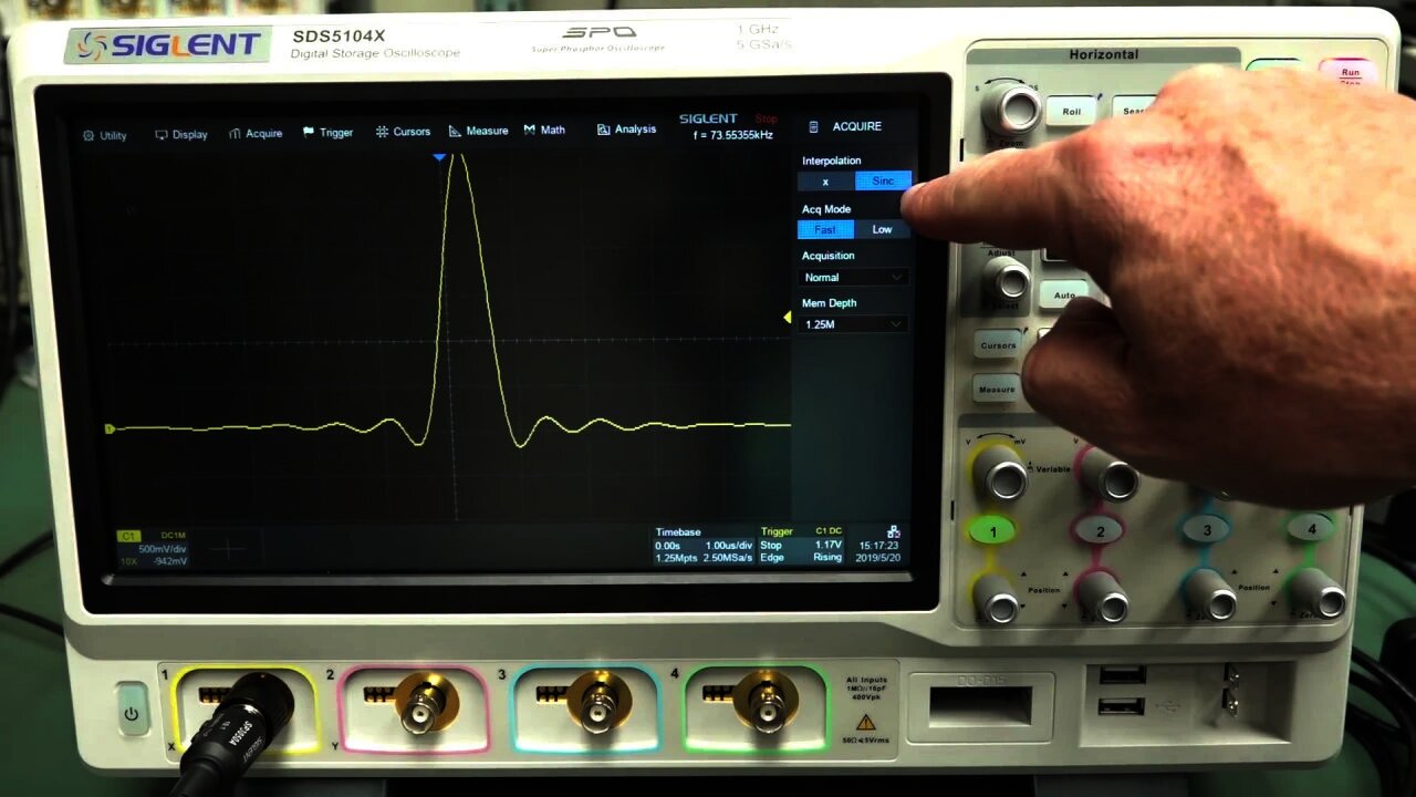 EEVblog #1213 - The Oscilloscope Interpolation Trap!