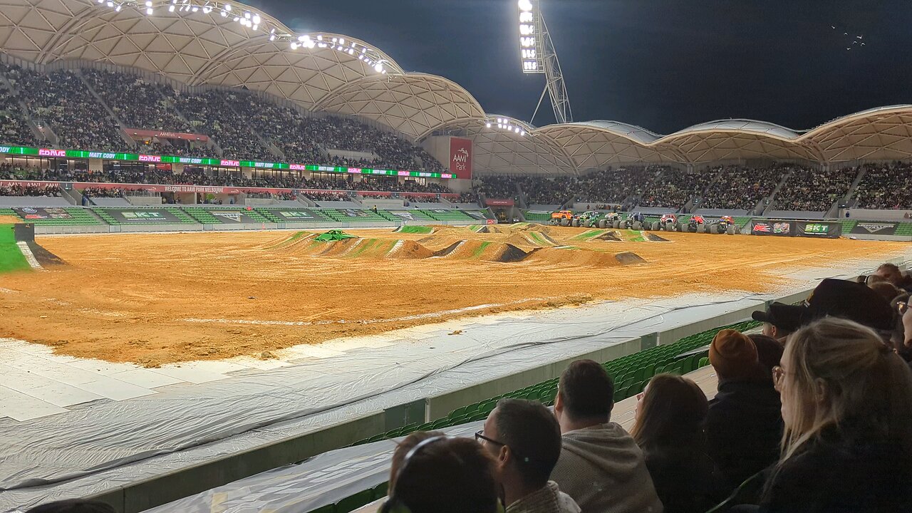 Monster Trucks - Monster Jam - Grave Digger