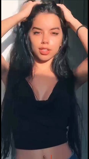 Cindy Carvalho Dancing